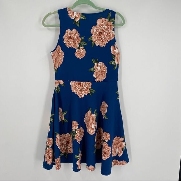 Agnes & Dora Women’s Scoop Neck Sleeveless Floral Fit and Flare Mini Dress M - Picture 3 of 3